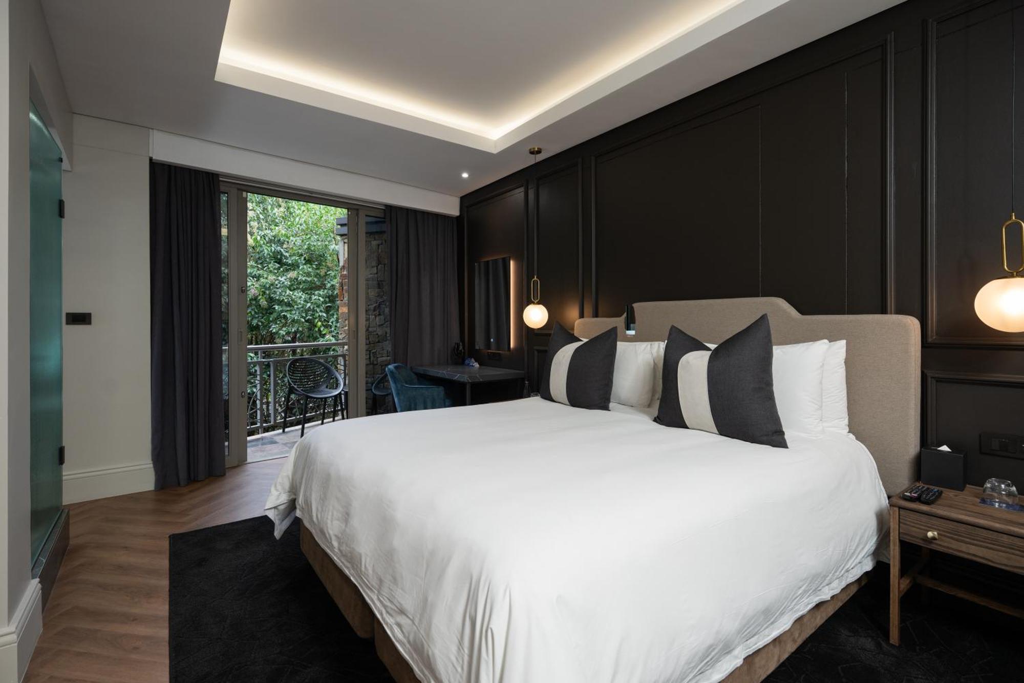 Grand King Suite