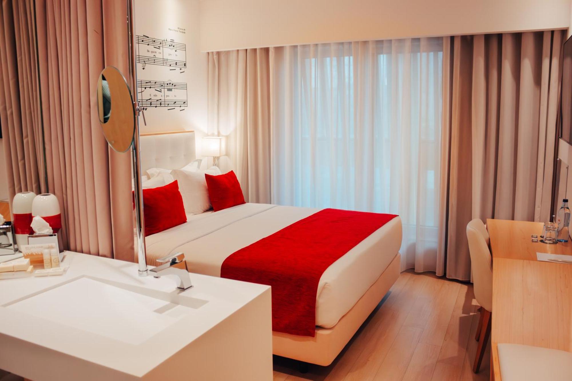 Promoção de Verão - Quarto com Cama de Casal ou 2 de Solteiro com Meia-Pensão