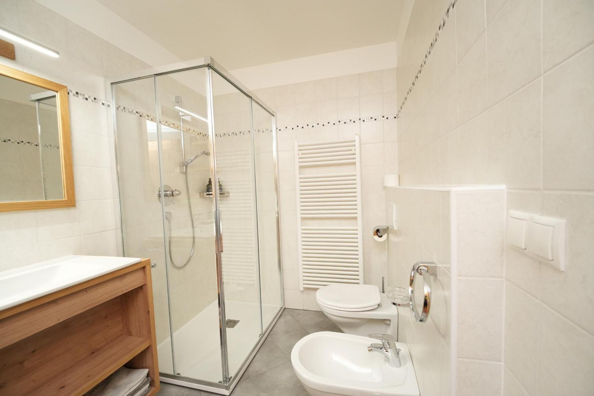 Apartment Shower,1770710557:JPEG