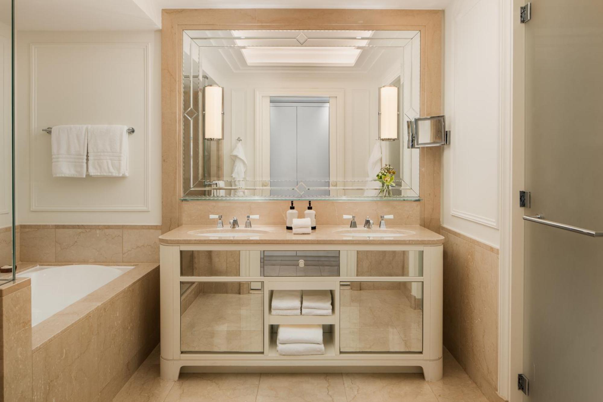 Four Seasons Executive King Suite,1771579150:JPEG