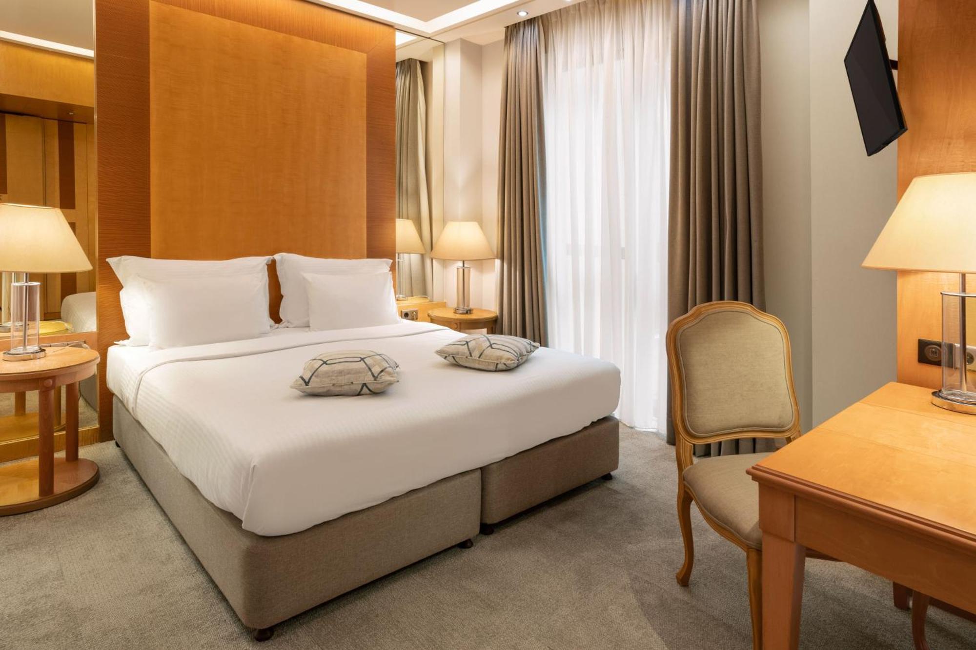 Interconnecting Melia Room