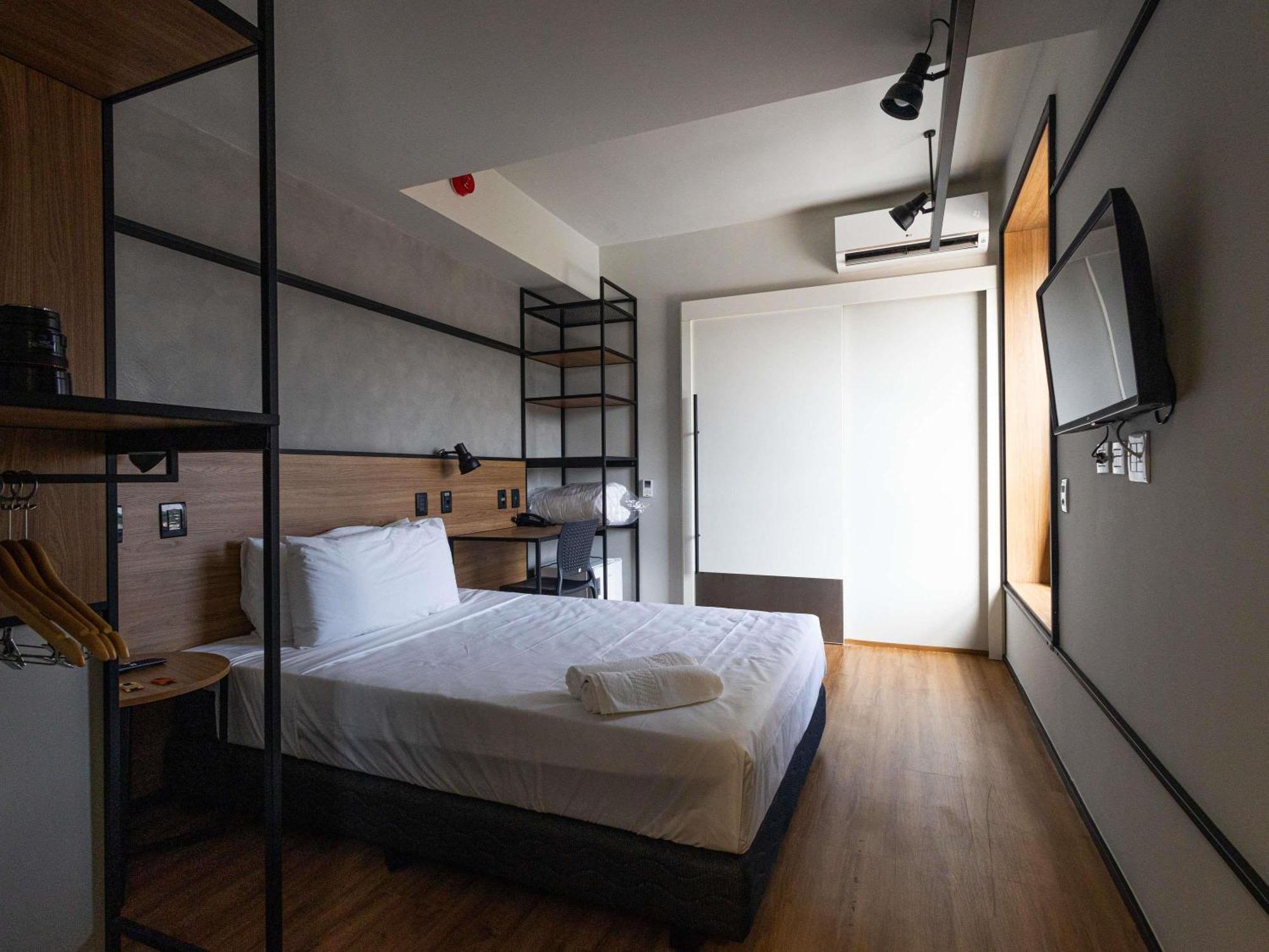 Quarto Standard Adaptado com Cama de Casal