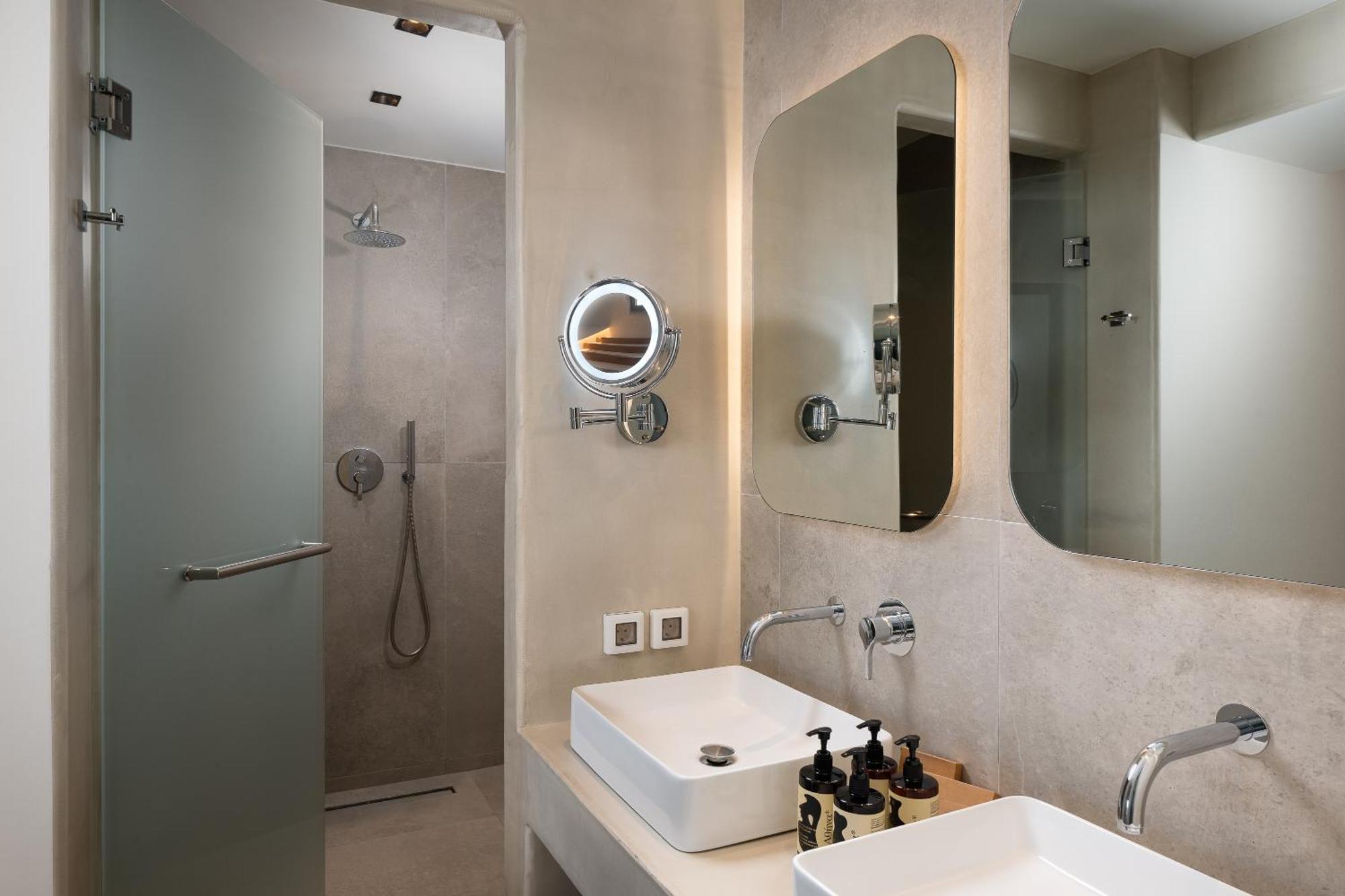 Grand Suite outdoor jacuzzi