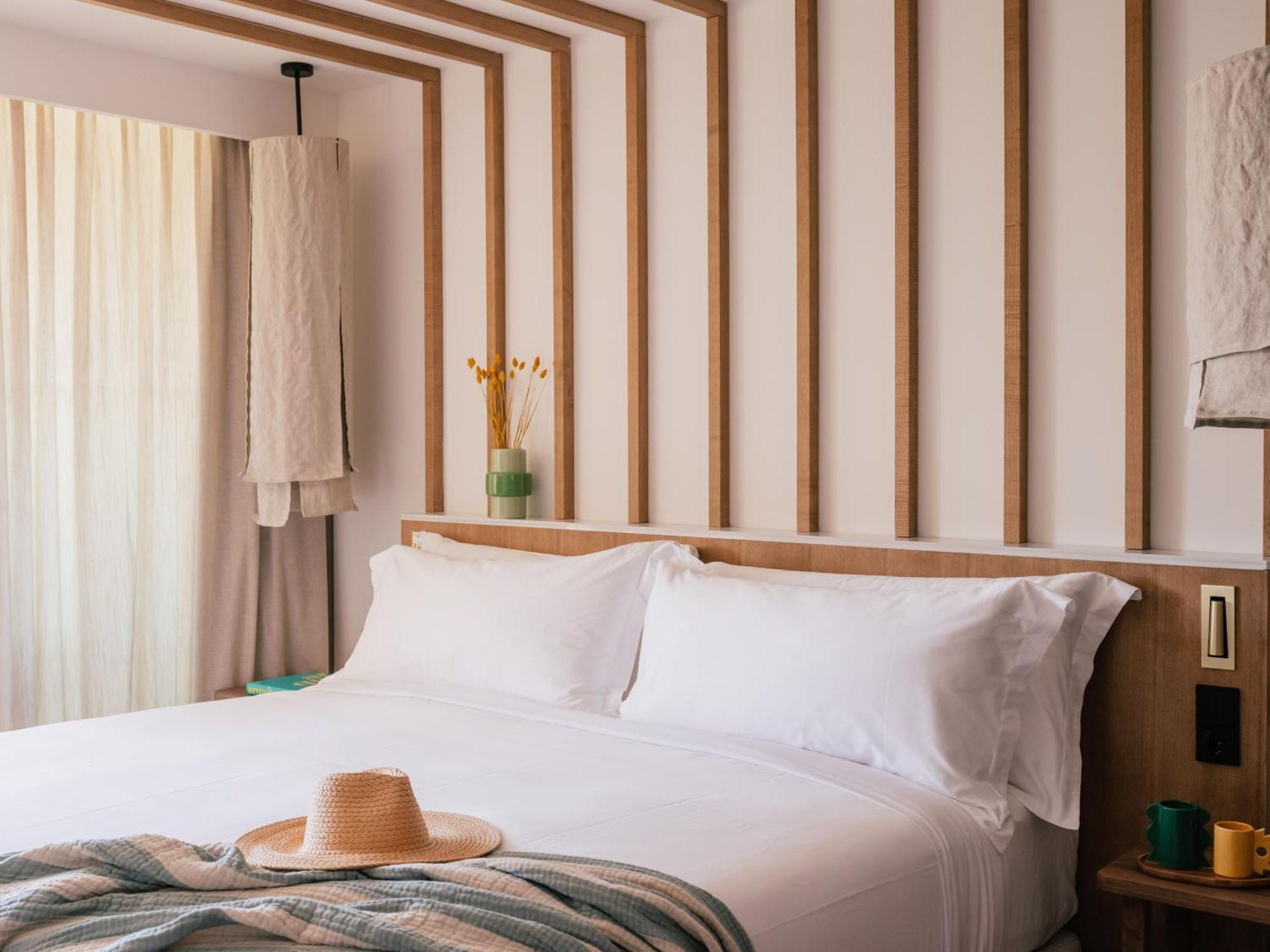 Superior ME + Junior Suite con Vista Parziale sul Mare