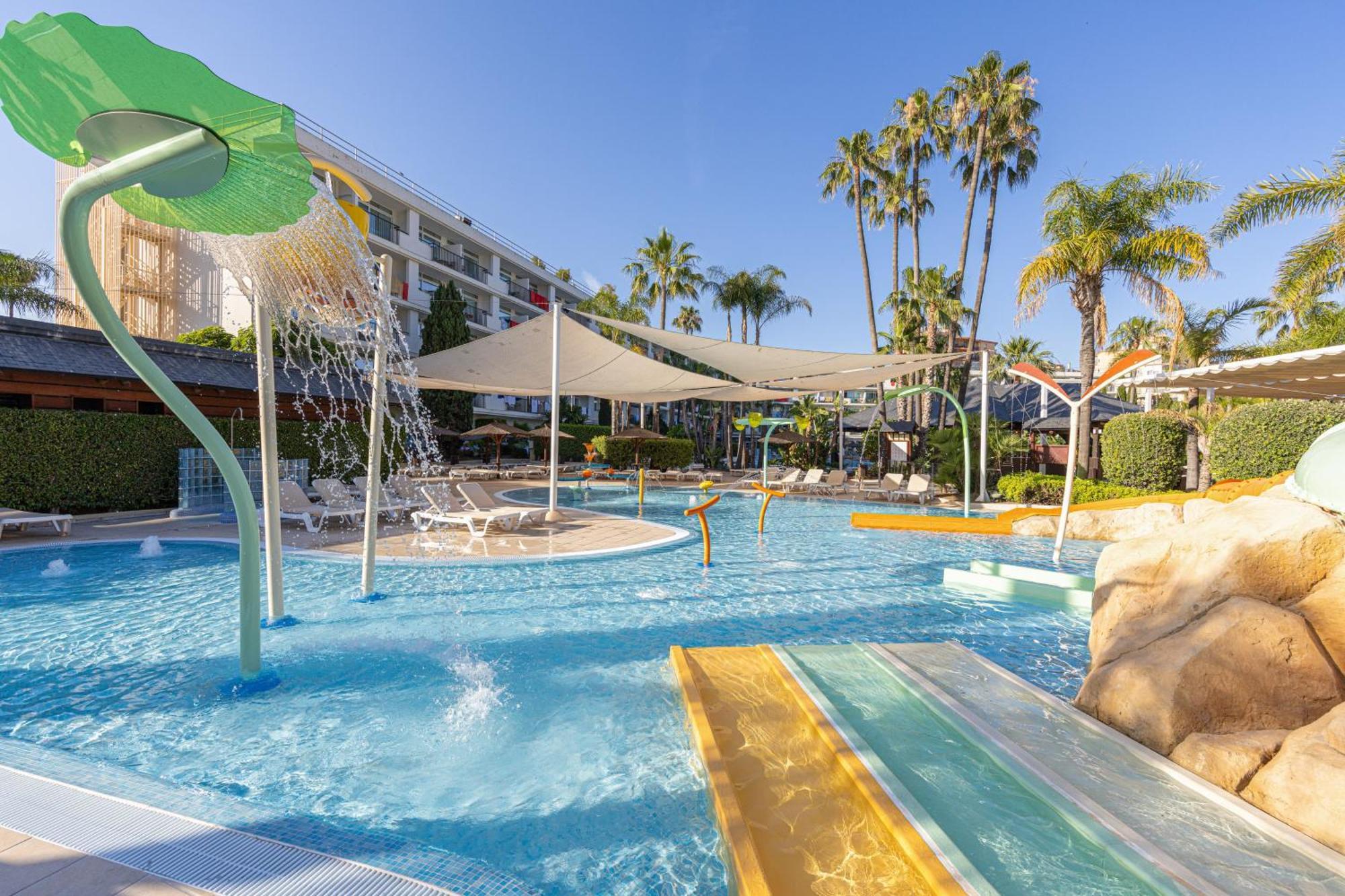 Suite Familiale Sol (2 Adultes + 3 Enfants) - Vue sur Pataugeoire