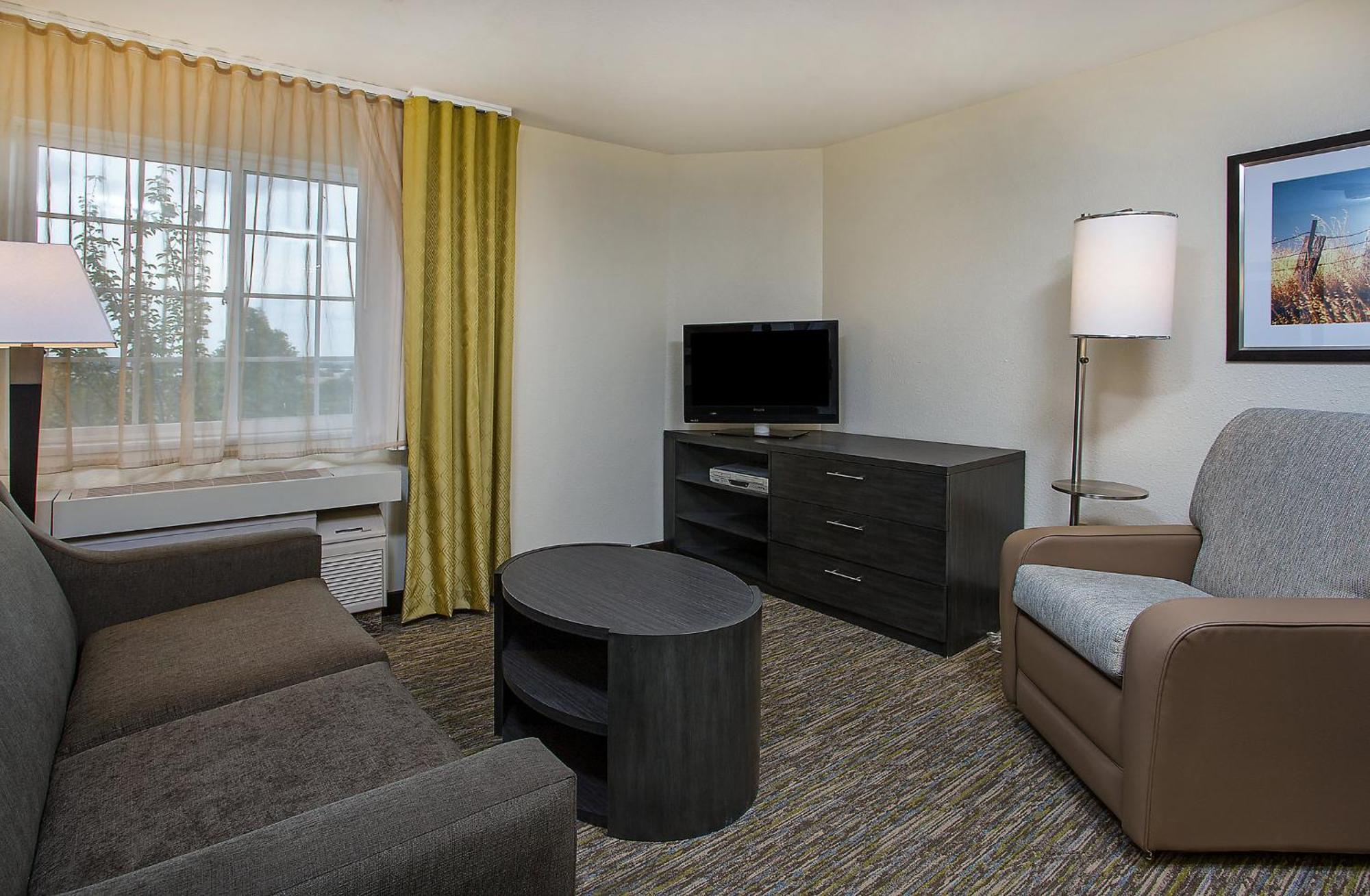 One Bedroom Suite One Queen Bed