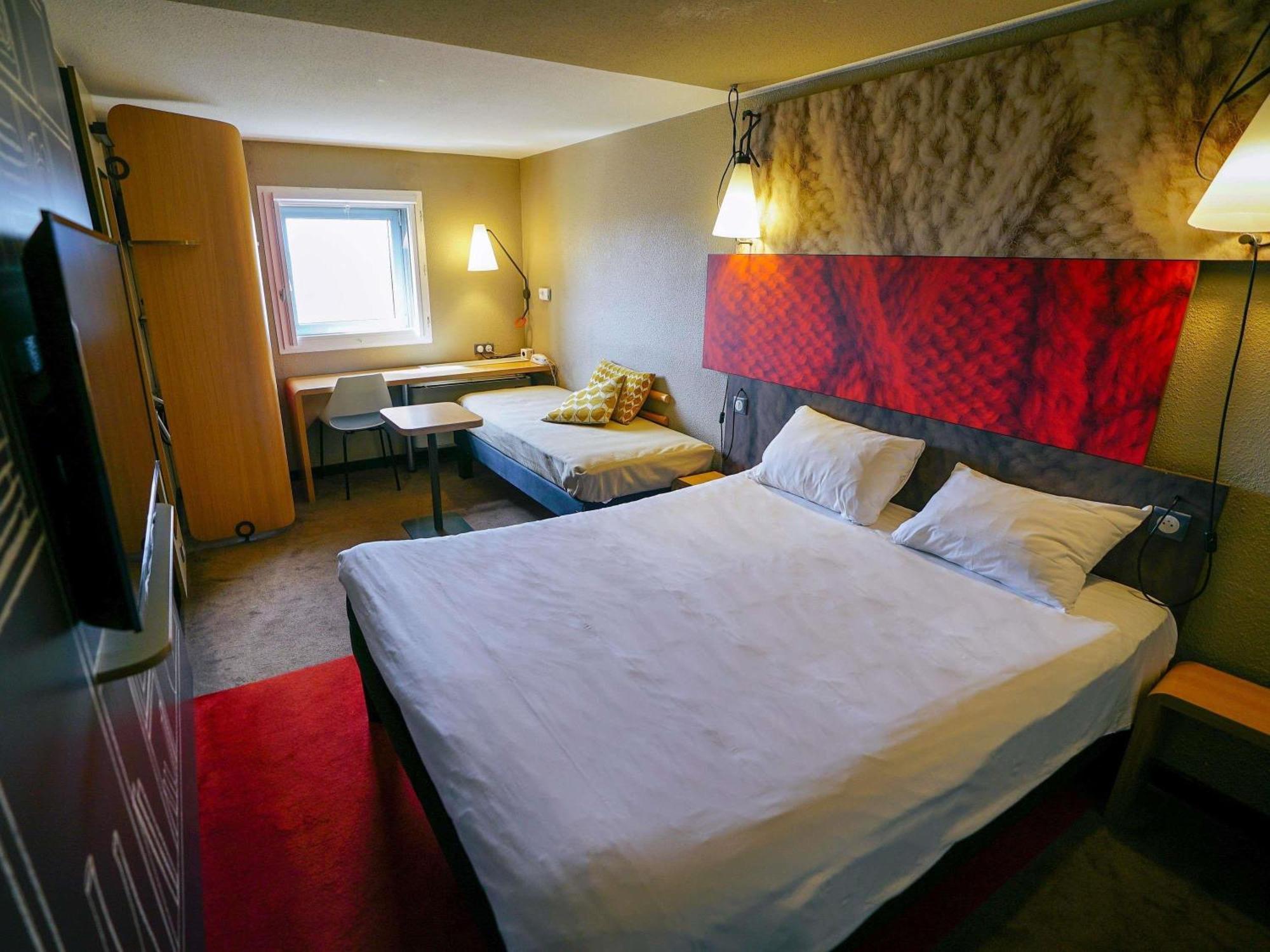 Standard Double Room One Double One Single Bed Non-Smoking