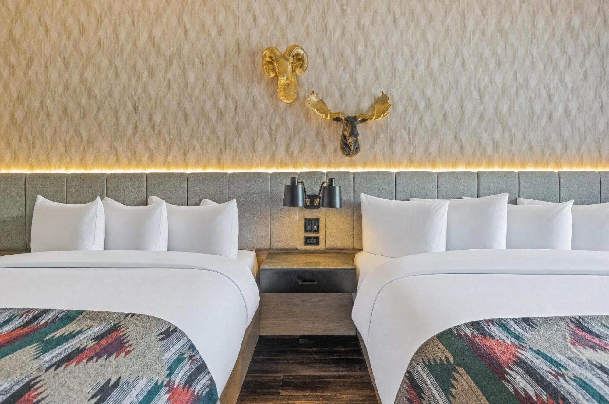 Queen Room Two Queen Beds Spa Not Pet Friendly