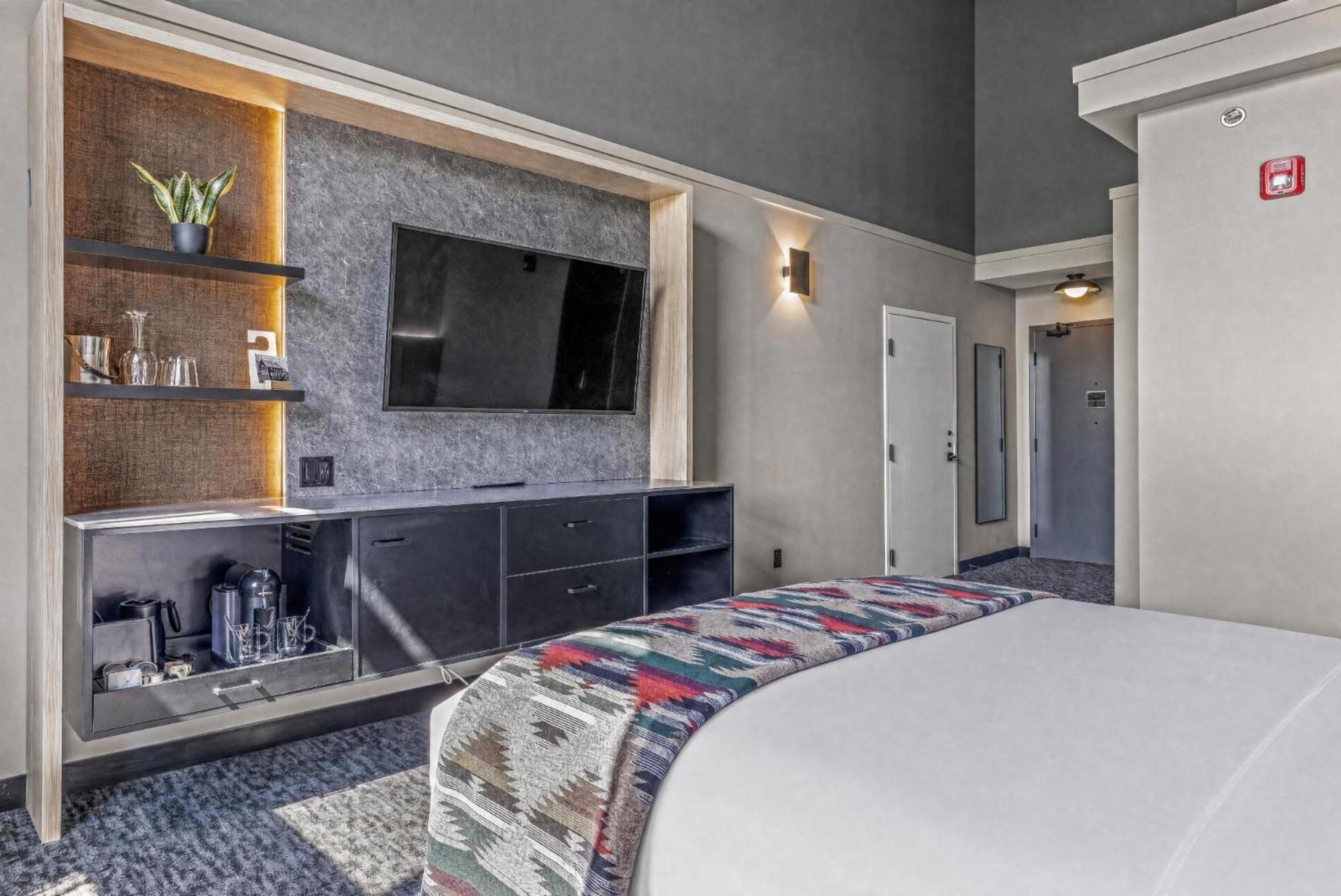 Queen Room Spa Not Not Pet Friendly