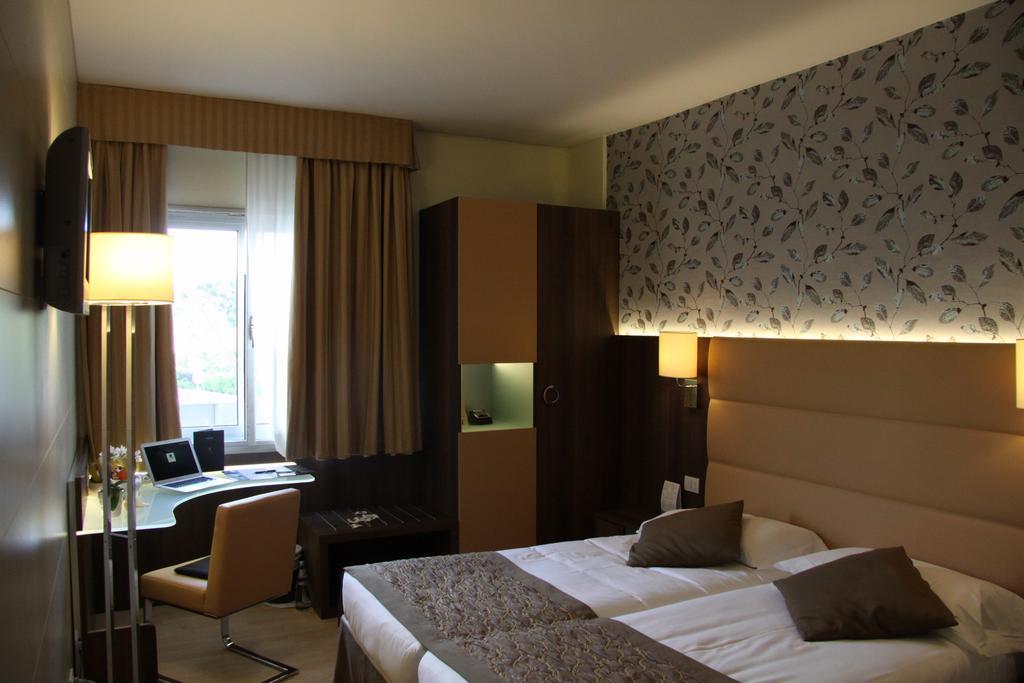 Tweepersoonskamer met 2 Aparte Bedden