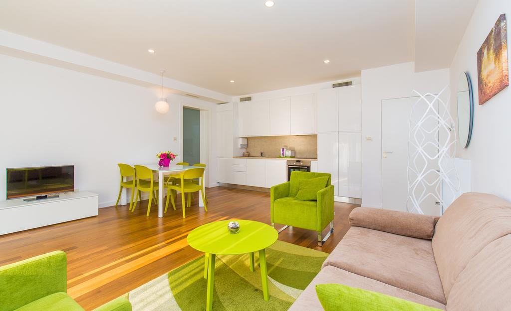 Deluxe Three-Bedroom Apartment Terrace Partial Sea View