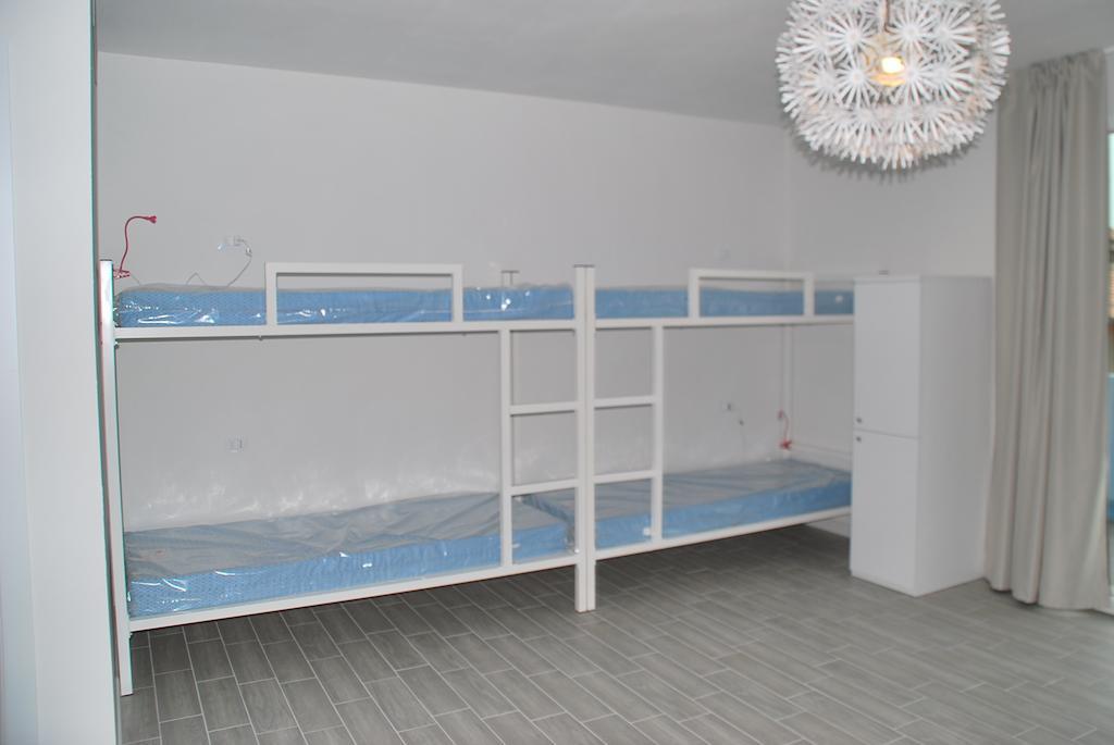 Bed 8-Bed Female Dormitory Room