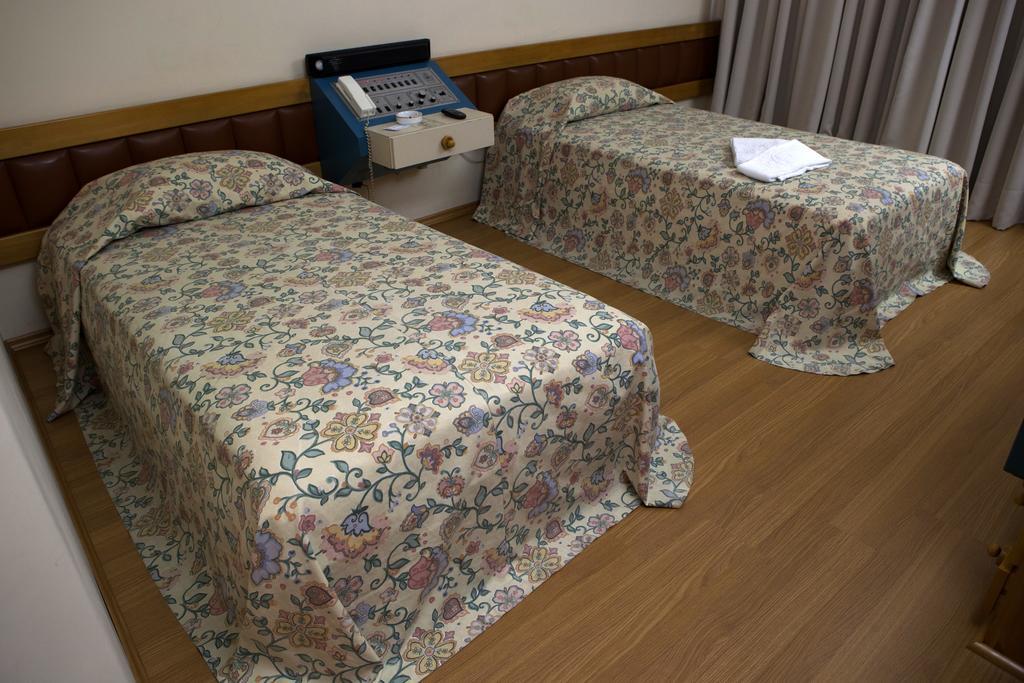 Quarto Twin Standard