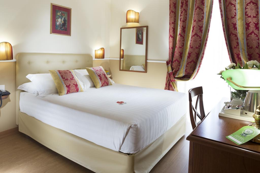 Small Double Room,806819190:JPEG