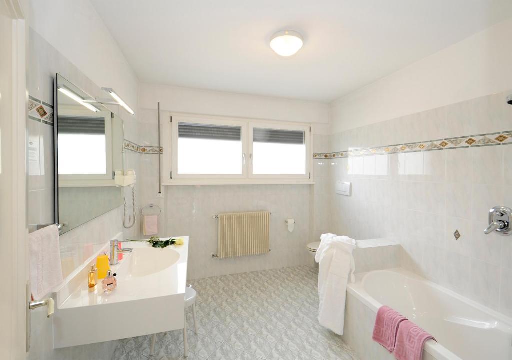 Double Room,27673025:JPEG