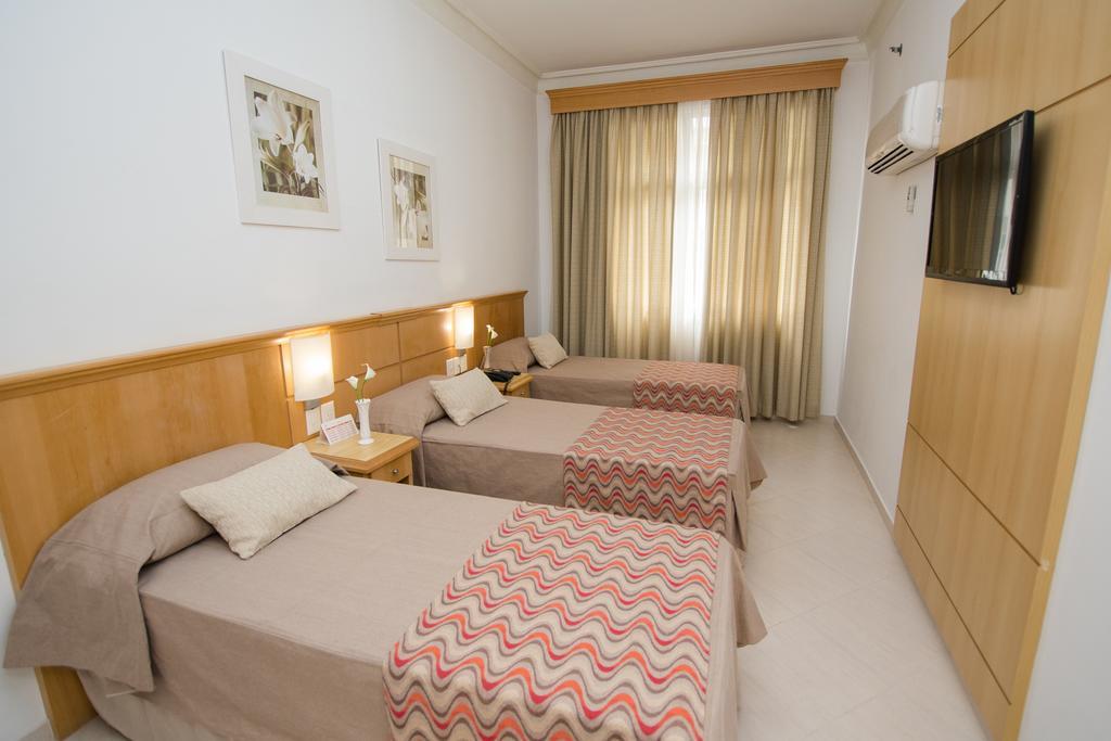 Quarto Triplo Standard com Camas de Solteiro