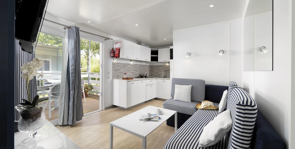 Premium Stacaravan met 3 Slaapkamers - Uitzicht op Tuin