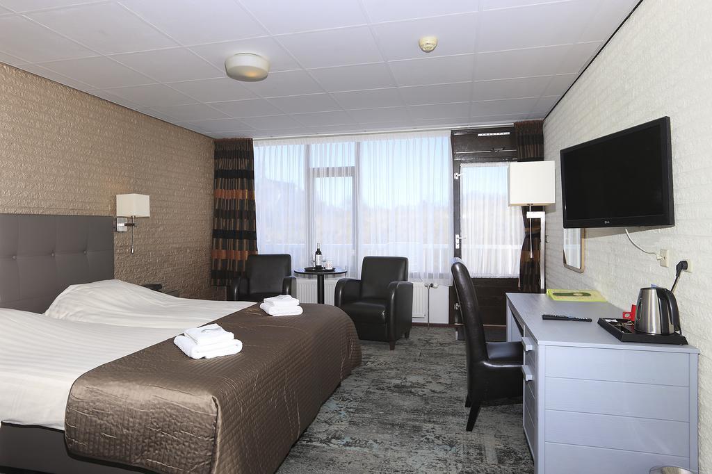 Double Room with Bath or Shower,506784525:JPEG