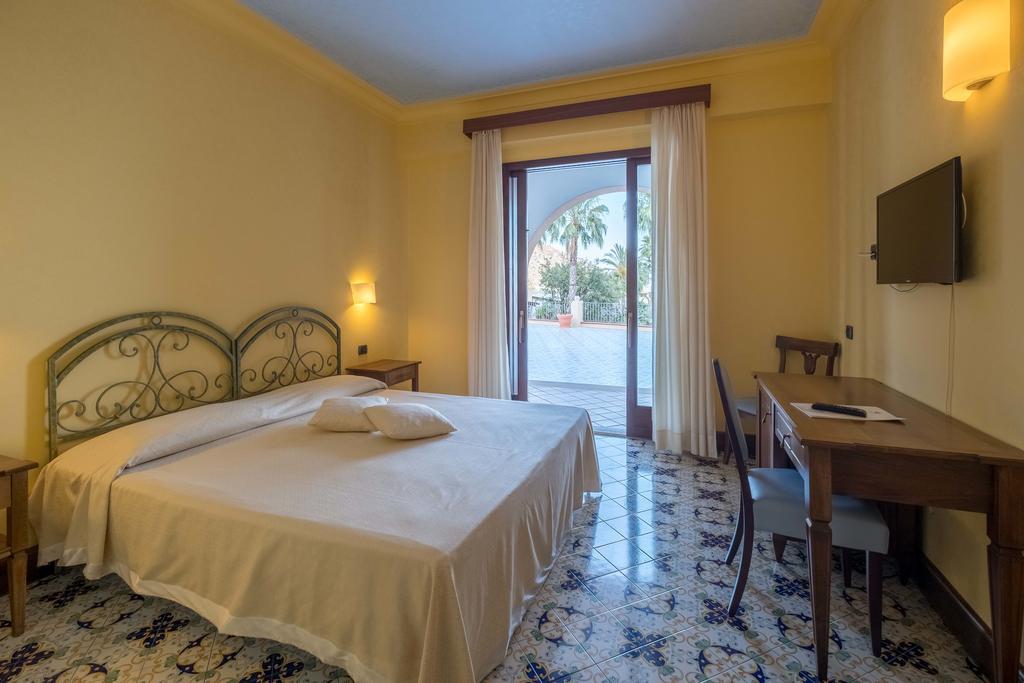 Quadruple Room,415813689:JPEG