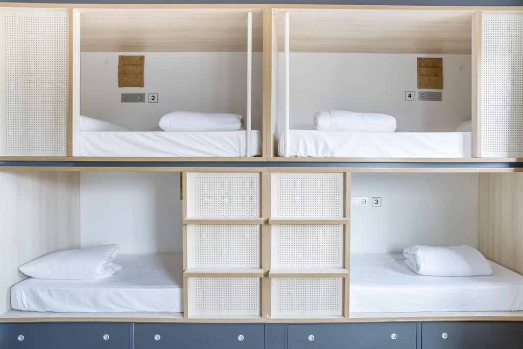 Bed 6-Bed Female Dormitory Room Private Bathroom