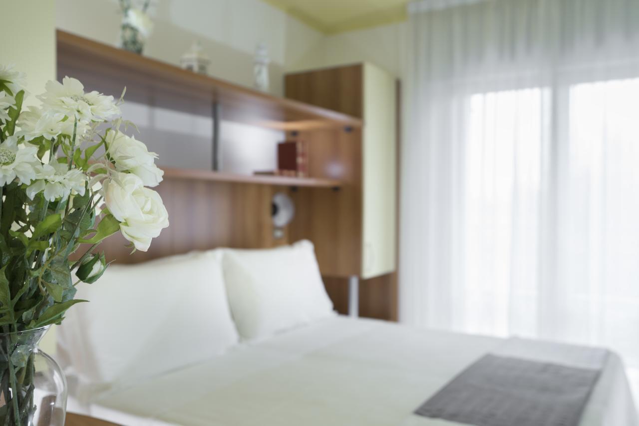 Comfort Room,712906429:JPEG