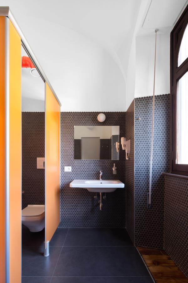 Bed op een Vrouwenslaapzaal met 6 Bedden