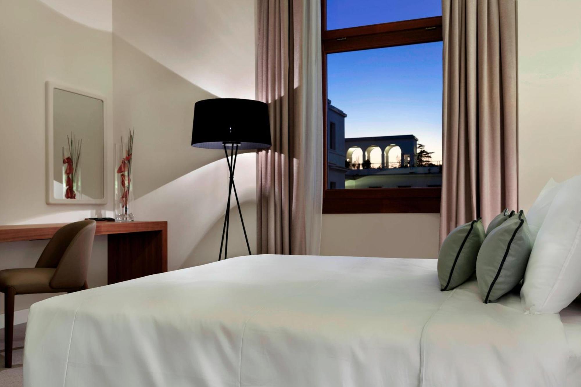 Deluxe Double Room,1352653393:JPEG