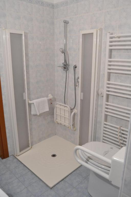 Quadruple Room - Disability Access,891115618:JPEG