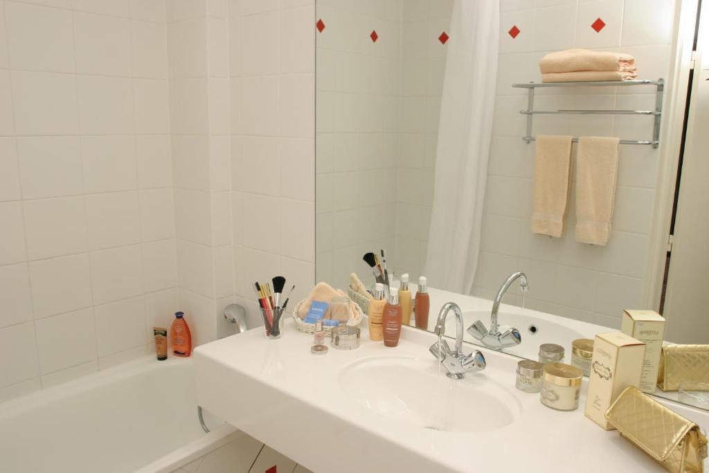 Single Room,1000065429:JPEG