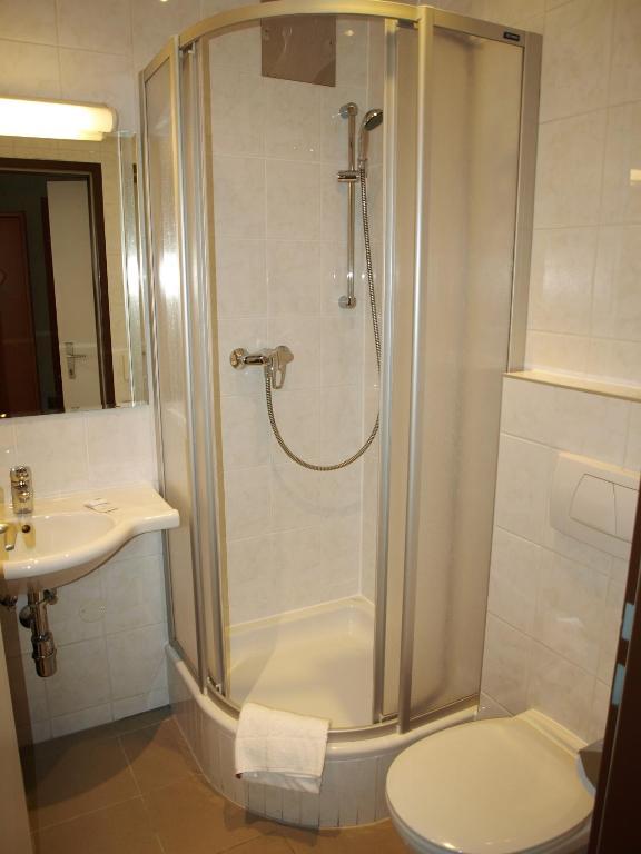 Economy Double Room,74694200:JPEG