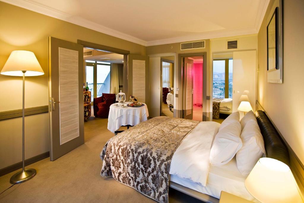 Suite,1580422055:JPEG