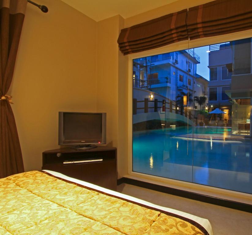 Family Suite with Pool Access