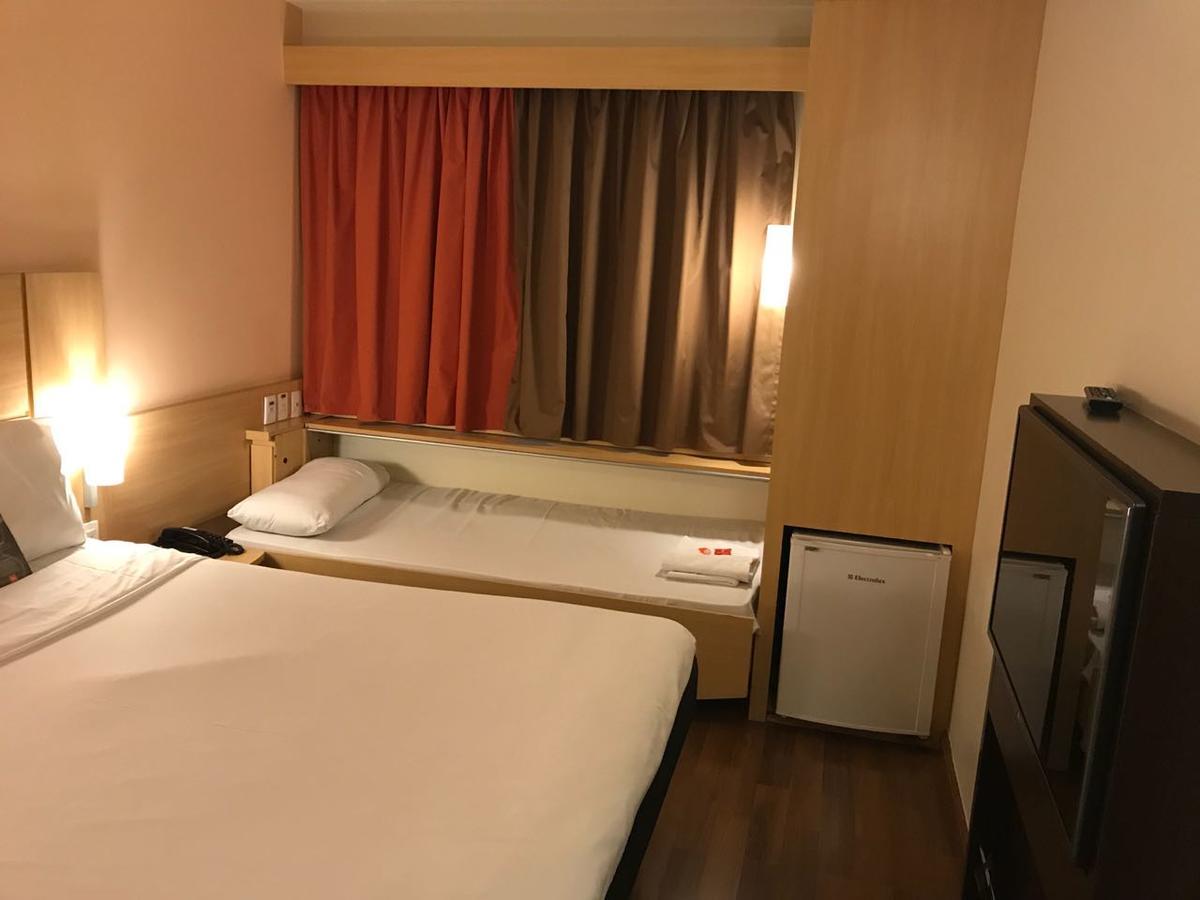 Quarto Duplo Standard (2 Adultos + 1 Criança)