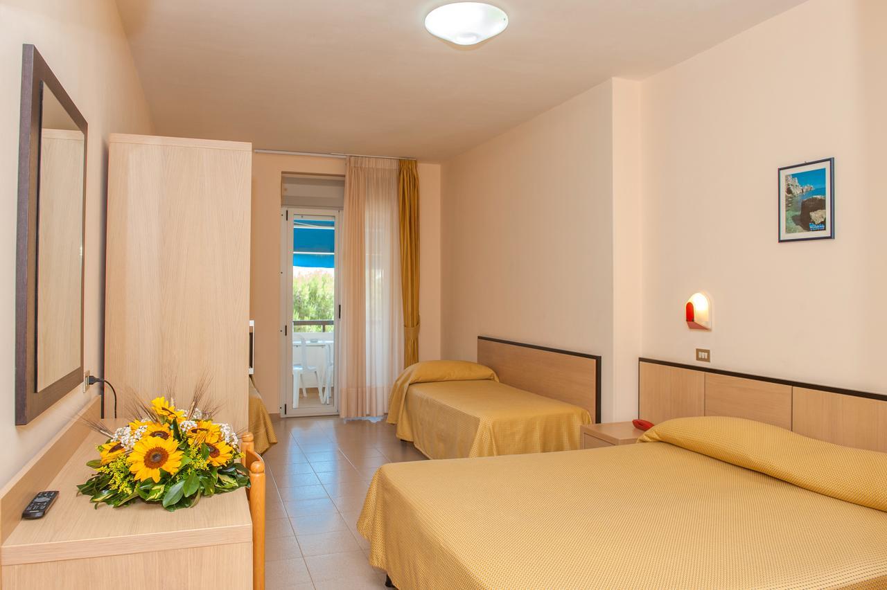 Deluxe Quadruple Room with Sea View