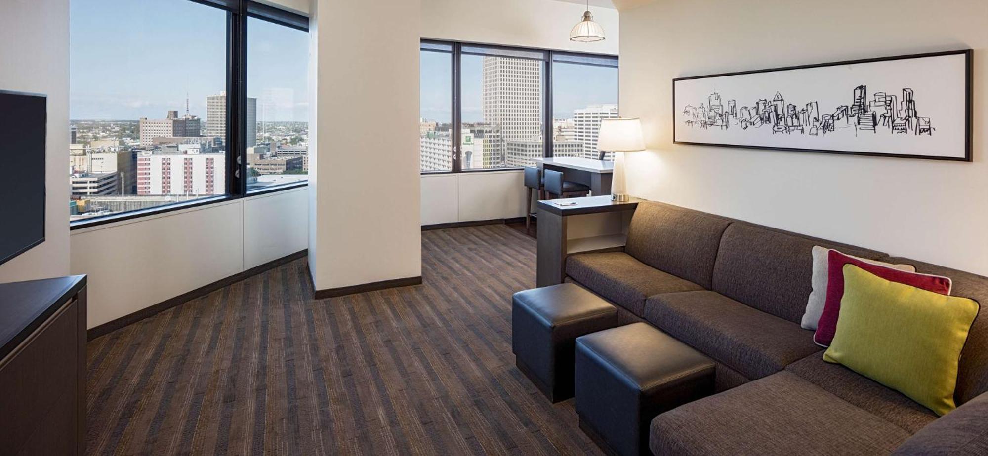 One-Bedroom King Suite with View and Roll-In Shower - Disability Access,1438574380:JPEG