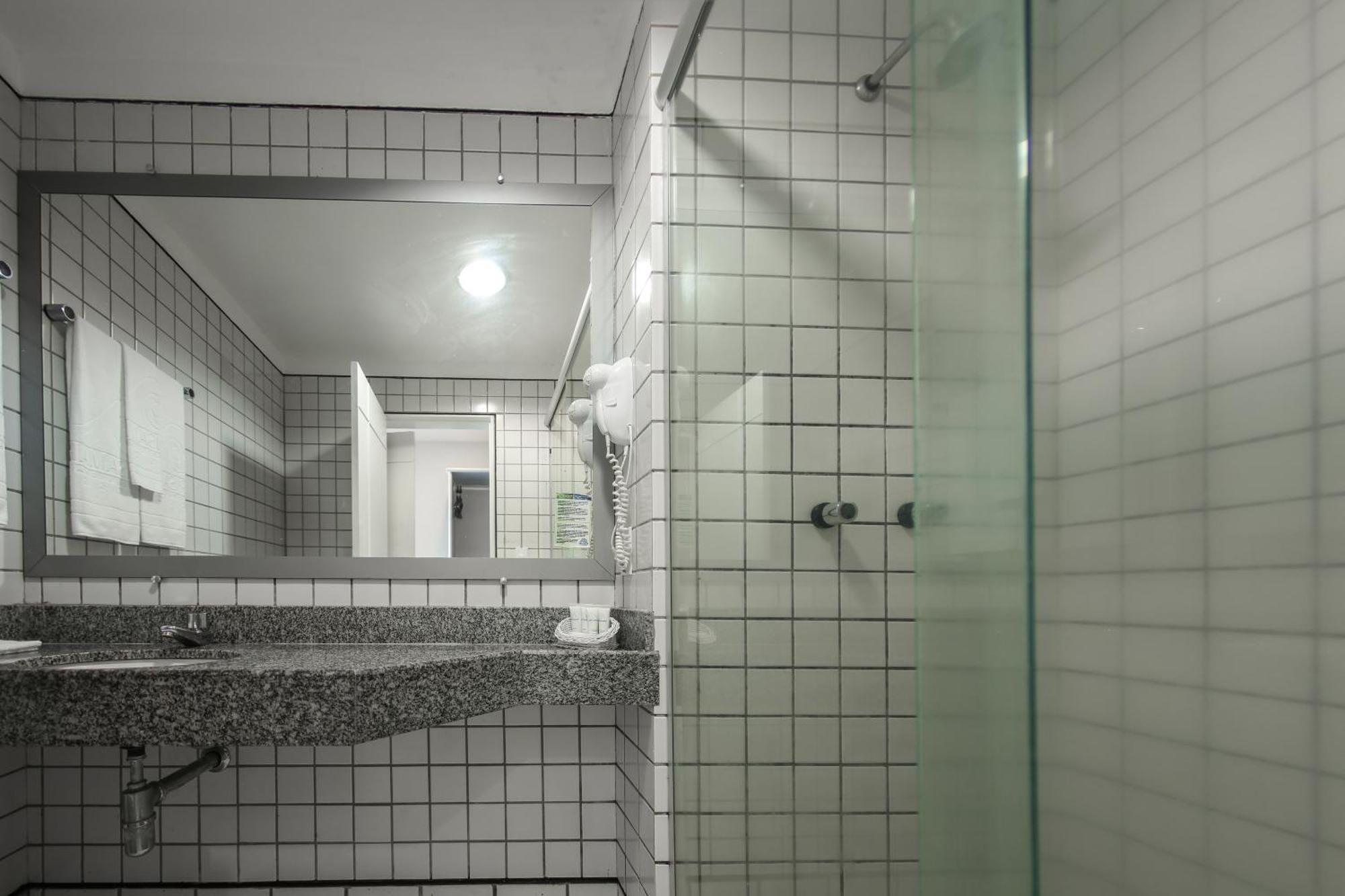 Quarto Duplo com Vista da Piscina