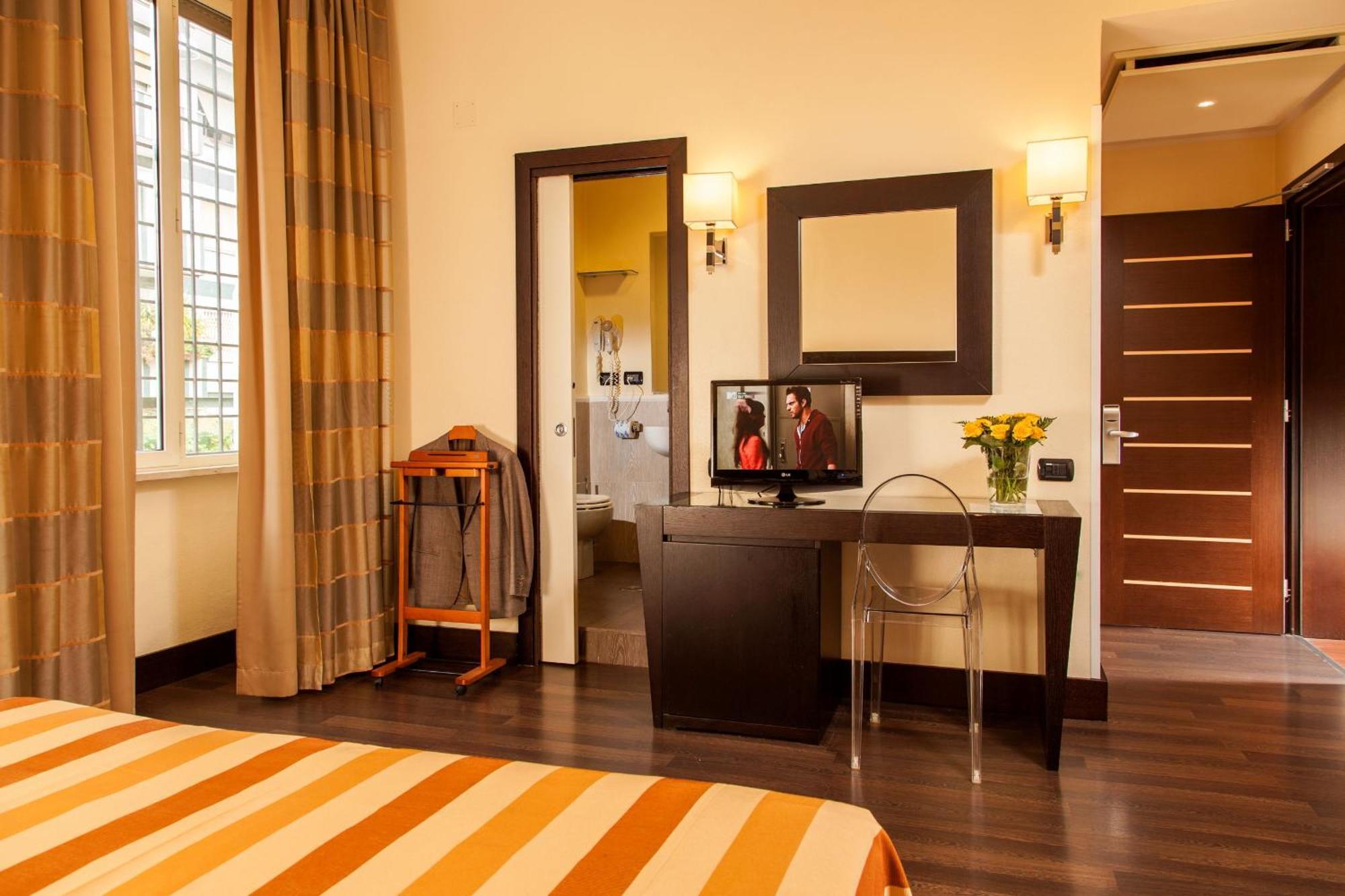 Superior Double or Twin Room,692998425:JPEG