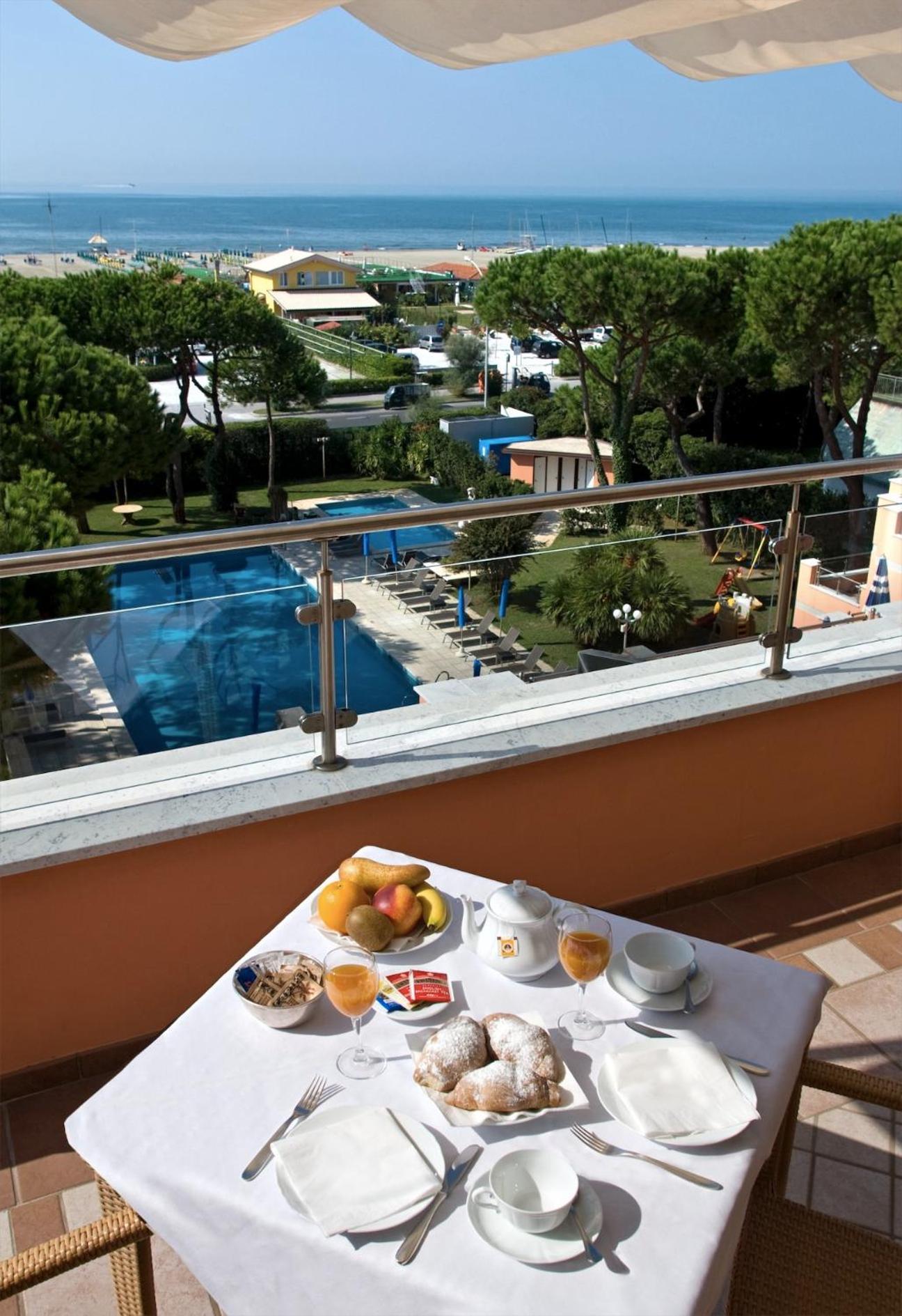 Deluxe Tweepersoonskamer met Terras en Uitzicht op Zee