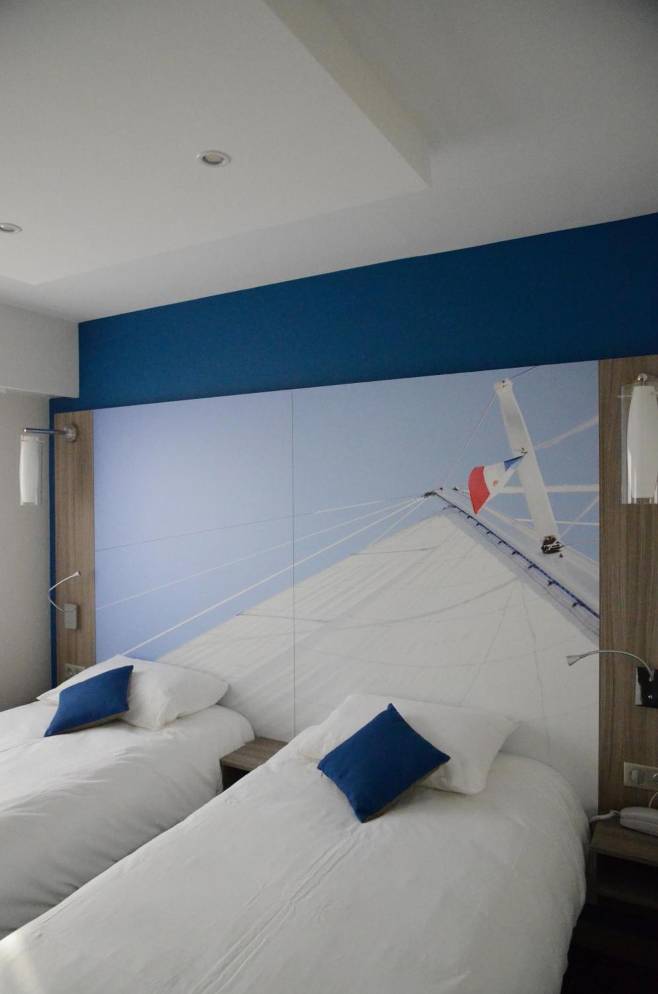 Suite Standard avec 1 Lit Double et 2 Lits Simples