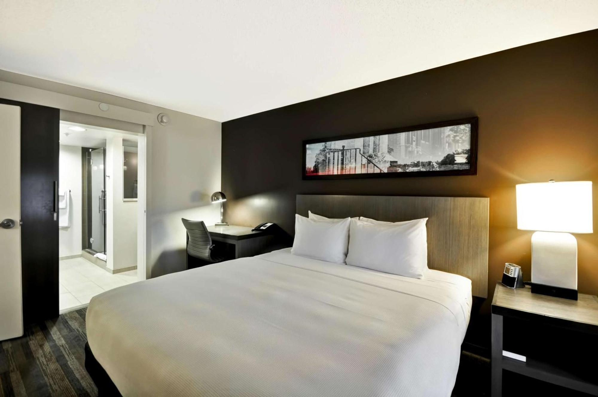 Two-Bedroom King Suite,1275414049:JPEG