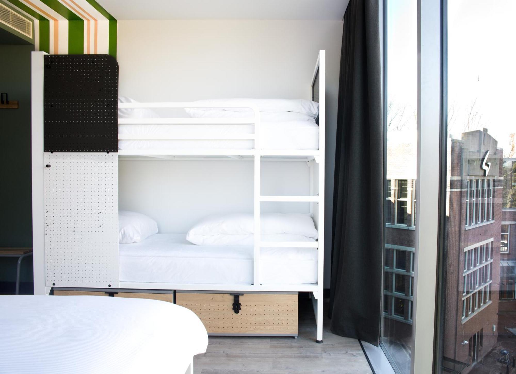 Cama num Dormitório Deluxe com 4 Camas