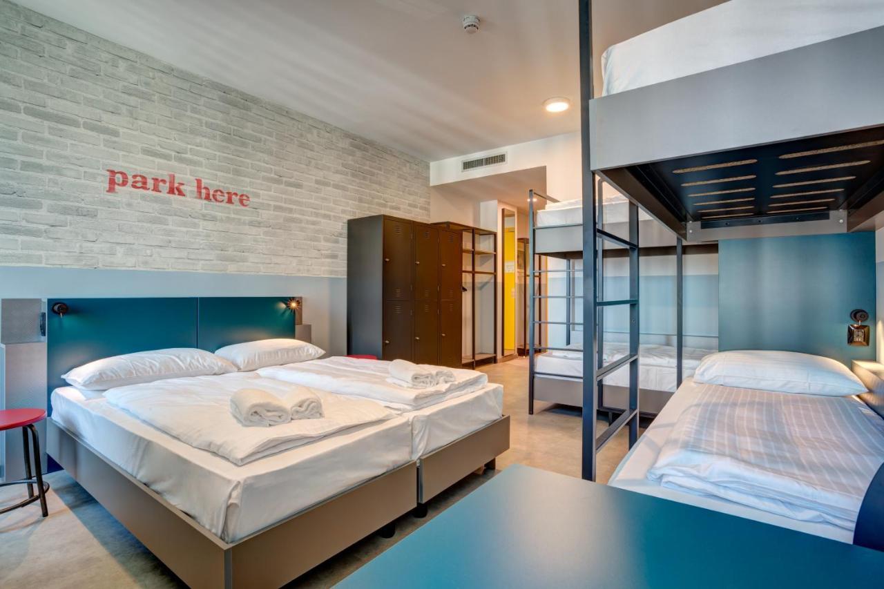 Posto Letto in Dormitorio Misto con 6 Letti