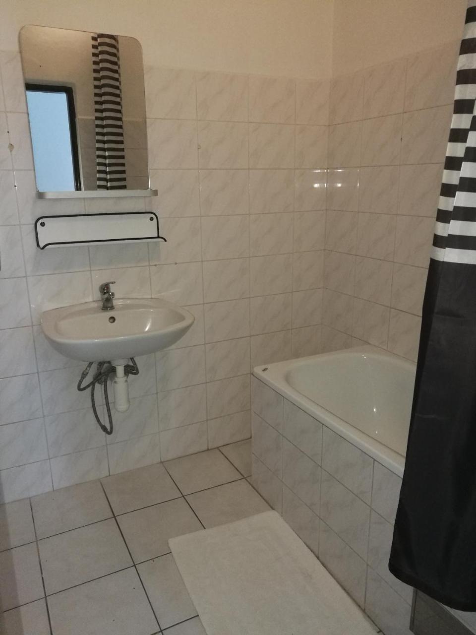 Camera Doppia con Letti Singoli con Bagno