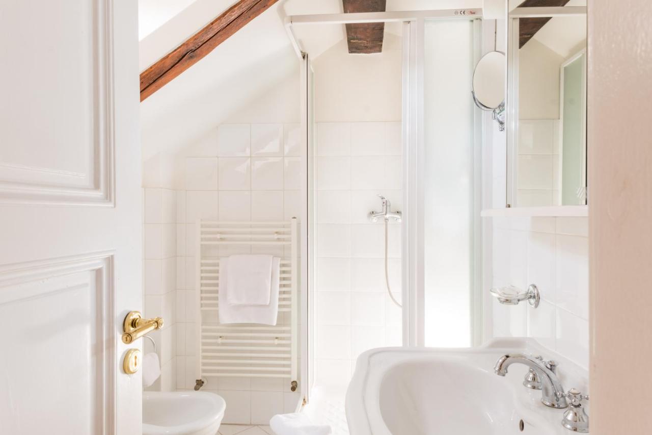 Duplex Attic Apartment,737725729:JPEG