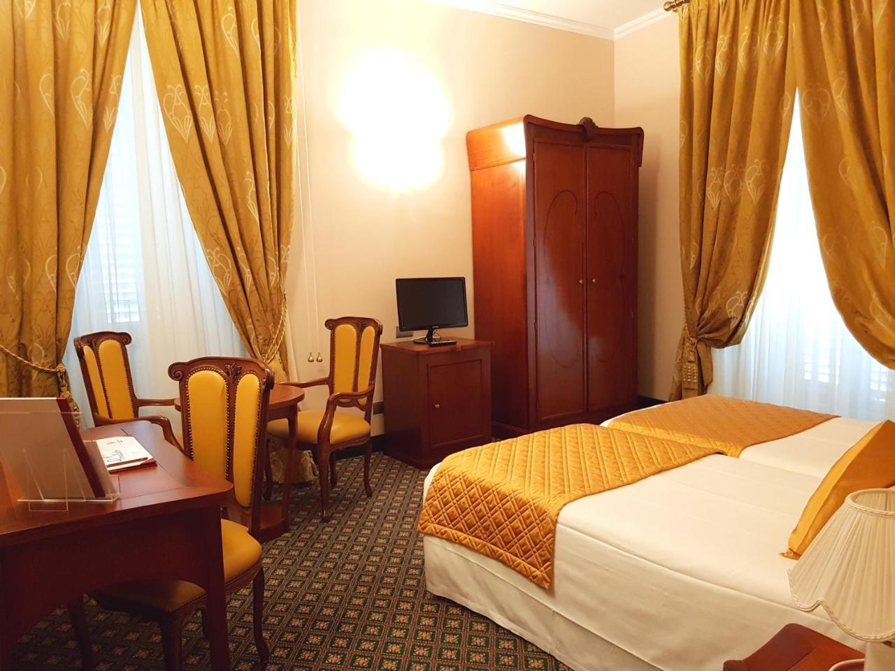 Double or Twin Room,758969590:JPEG