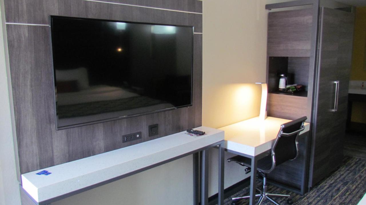 Premier King Room - Non-Smoking,1704906778:JPEG