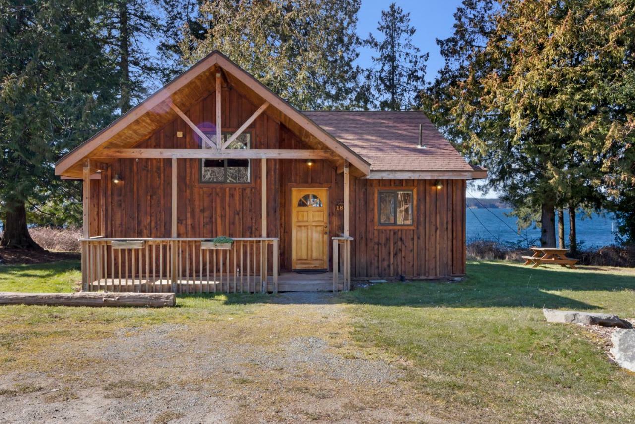Deluxe Bungalow (No pets)