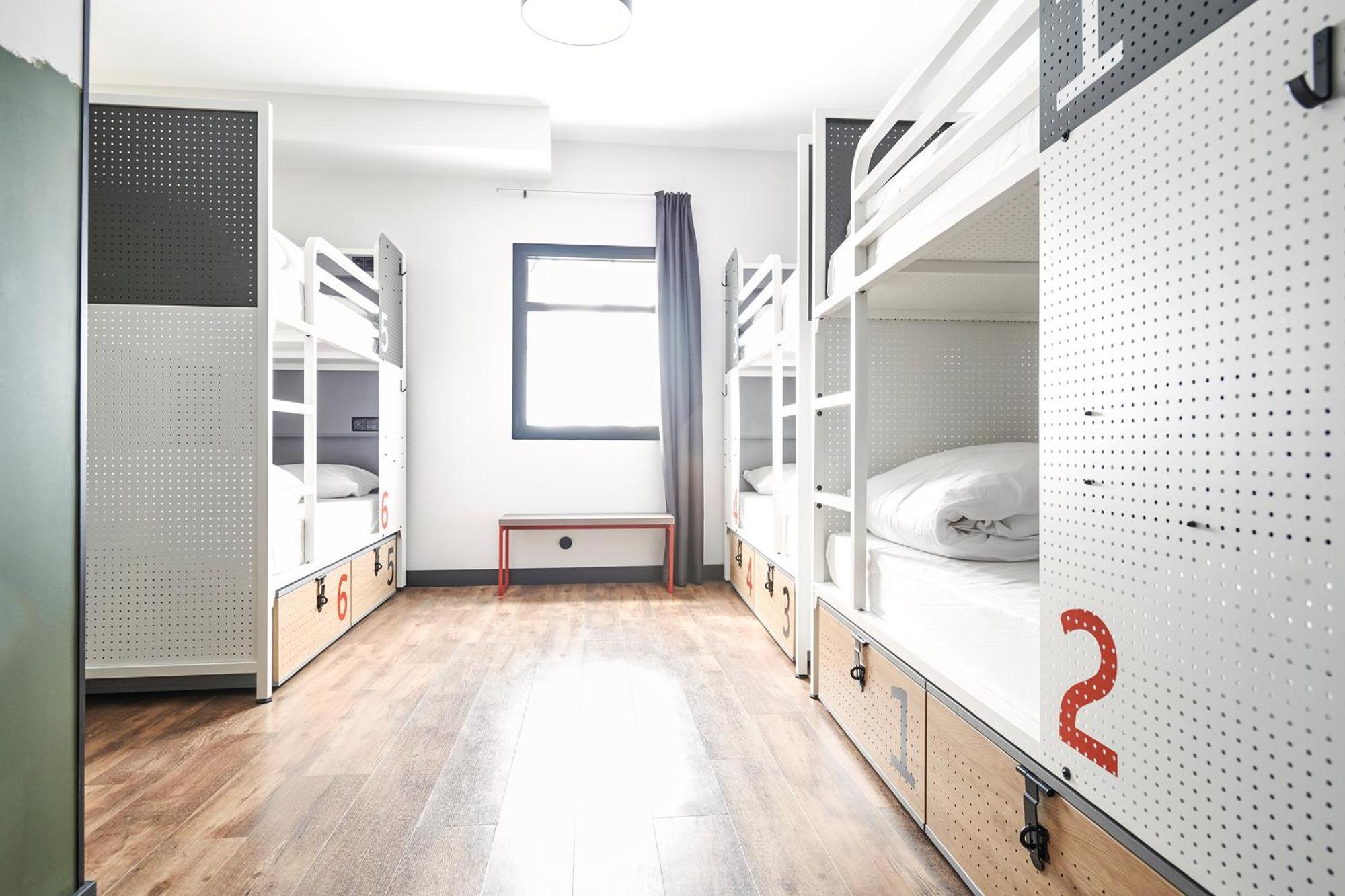 Posto Letto in Dormitorio Misto con 8 Letti