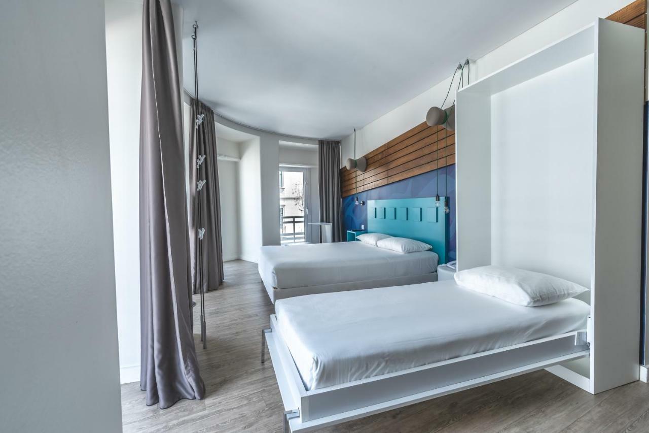 Quarto Triplo com 1 Cama de Casal e 1 Cama Individual