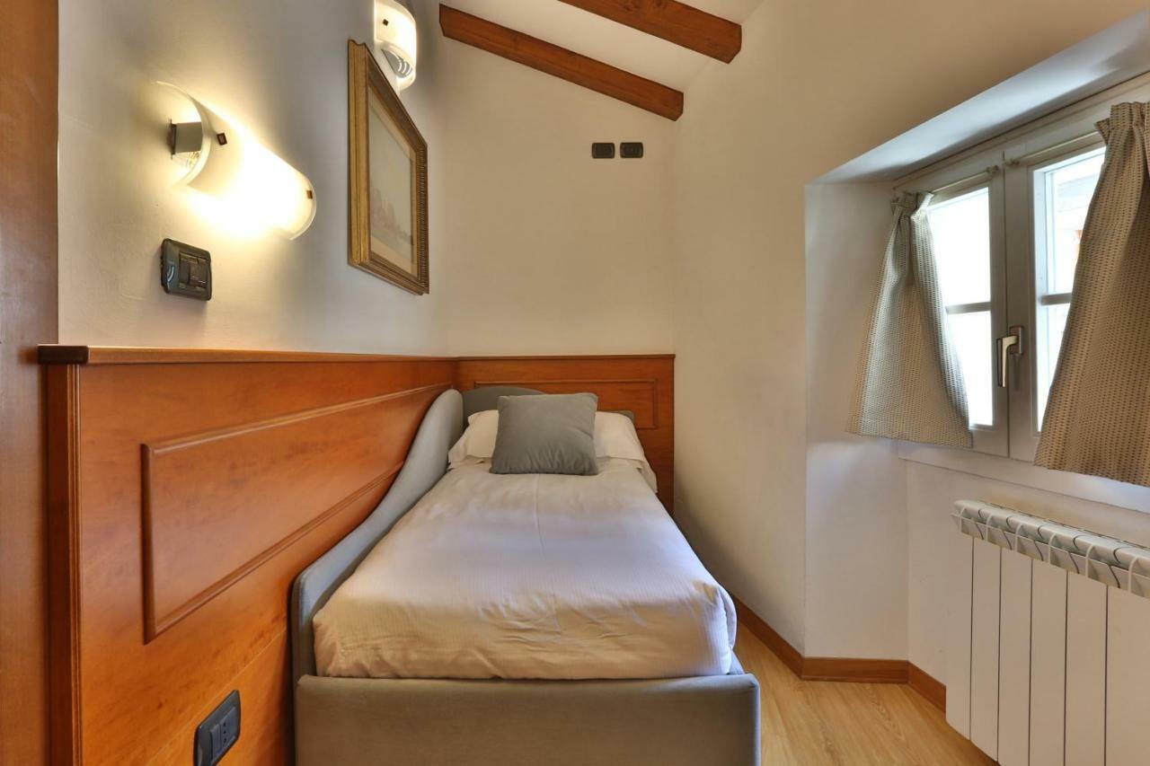 Quadruple Room with Private Bathroom